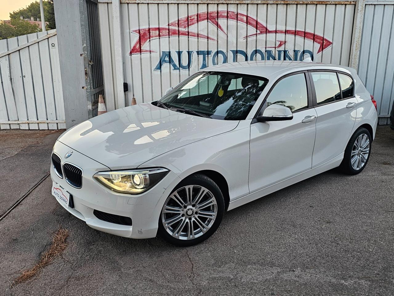 Bmw 116d 5p. Unique