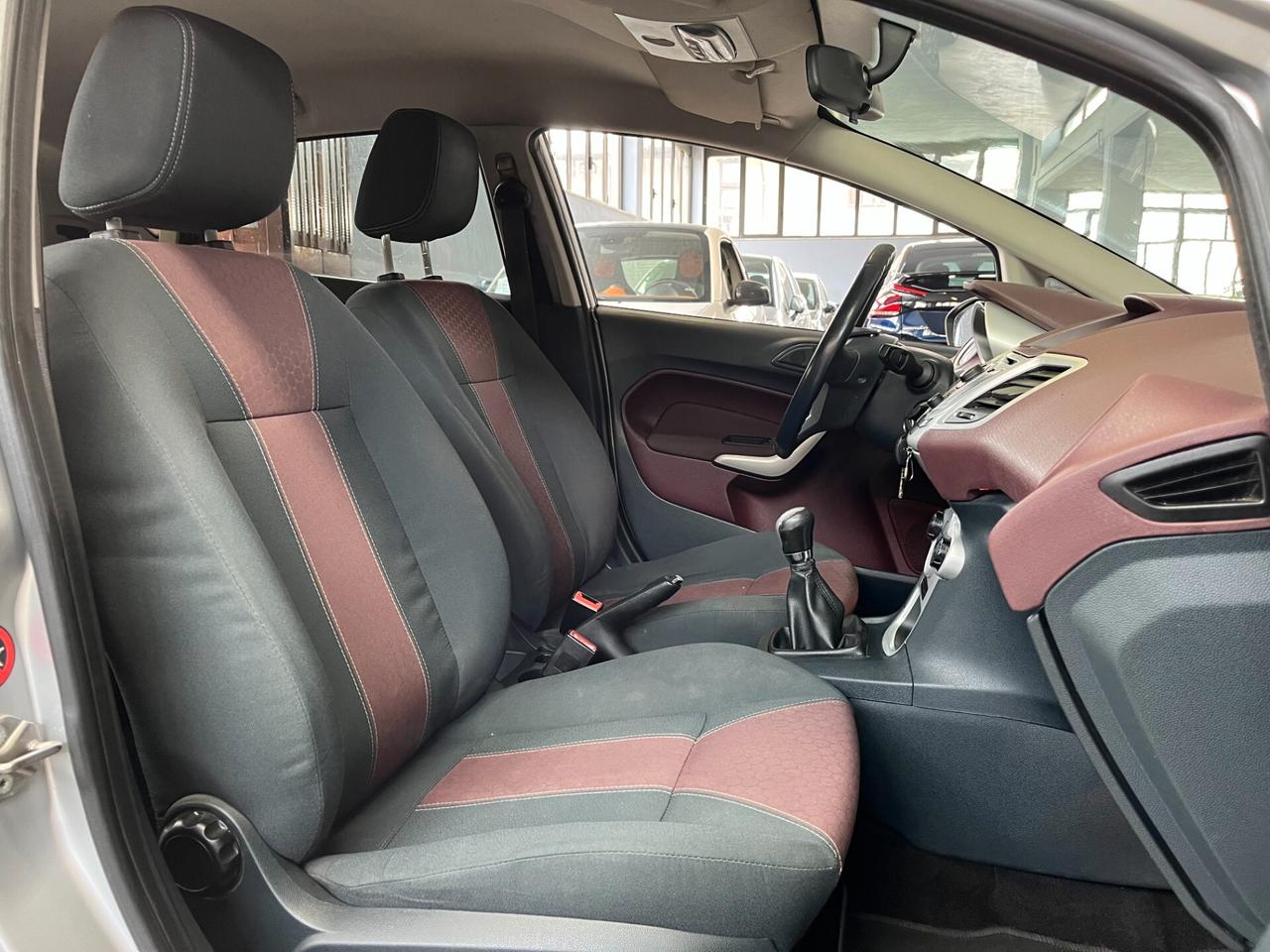 Ford Fiesta 1.2cc TITANIUM 82cv 5 PORTE x NEOPATENTATI
