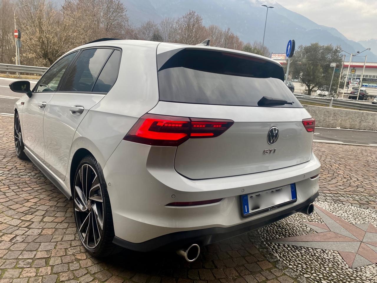 Volkswagen Golf 2.0 TSI DSG GTI TETTO/19”/DCC/IQ-LIGHT