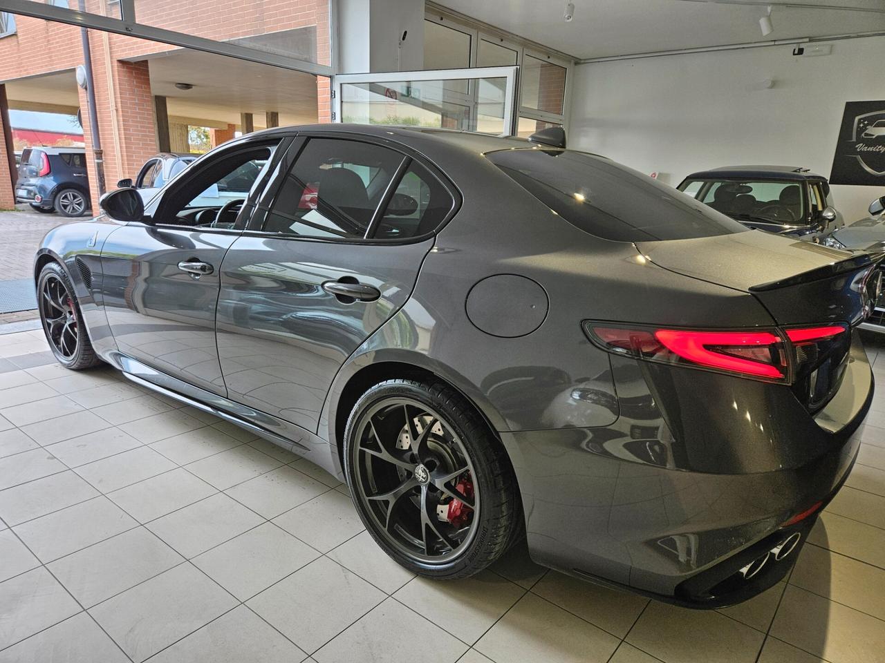 Alfa Romeo Giulia 2.9 V6 Bi-Turbo AT8 Quadrifoglio