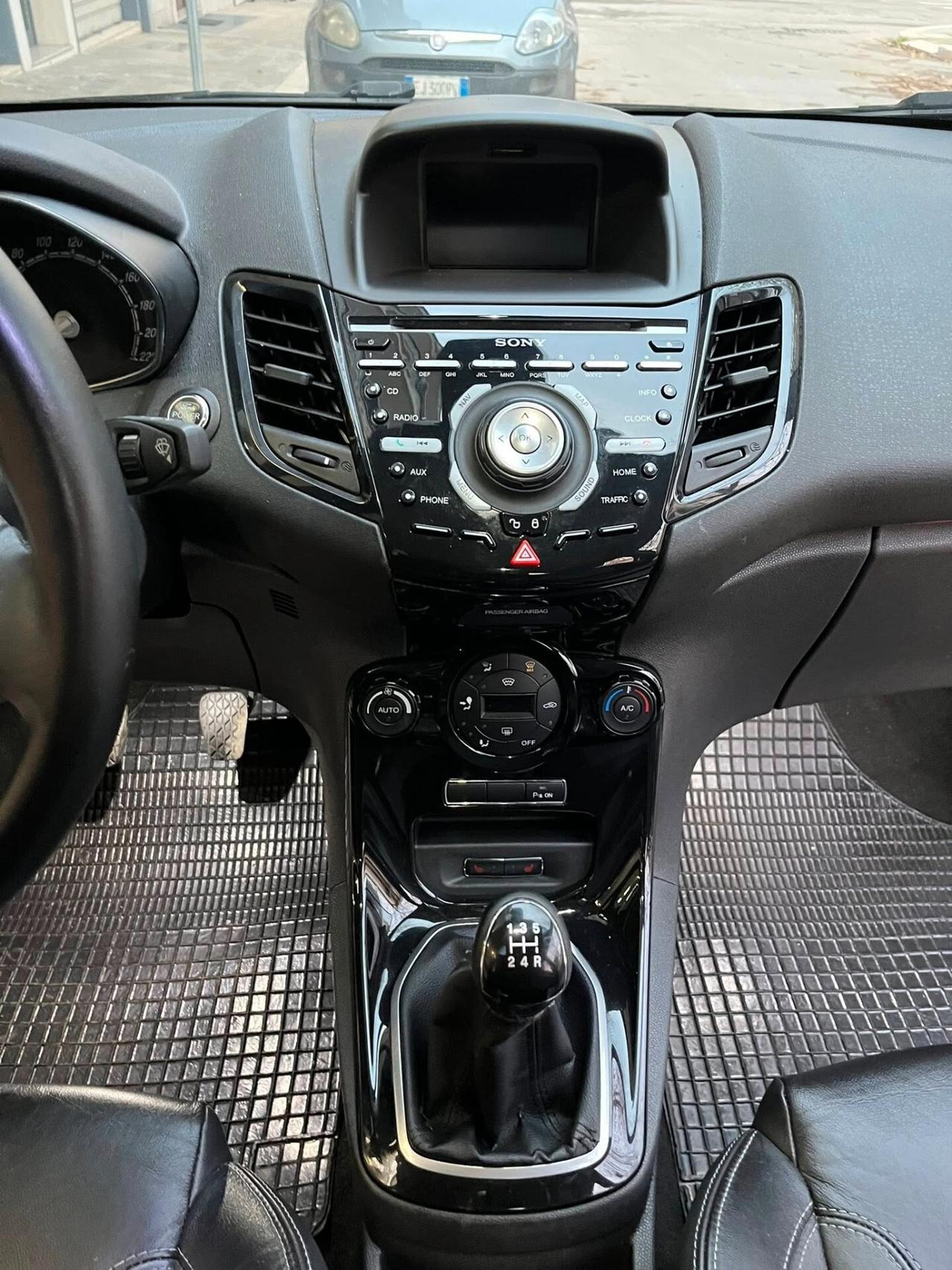 Ford Fiesta 1.5 TDCi 75CV 5 porte Titanium