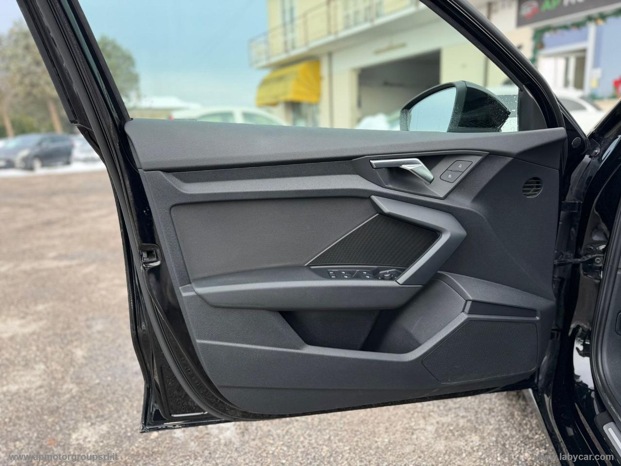 AUDI A3 SPB 30 G-TRON S TRONIC ADVANCED