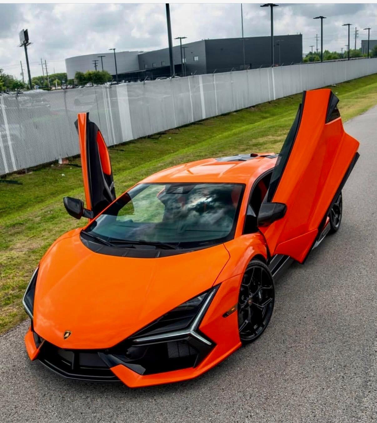 Lamborghini Revuelto 6.5 V12