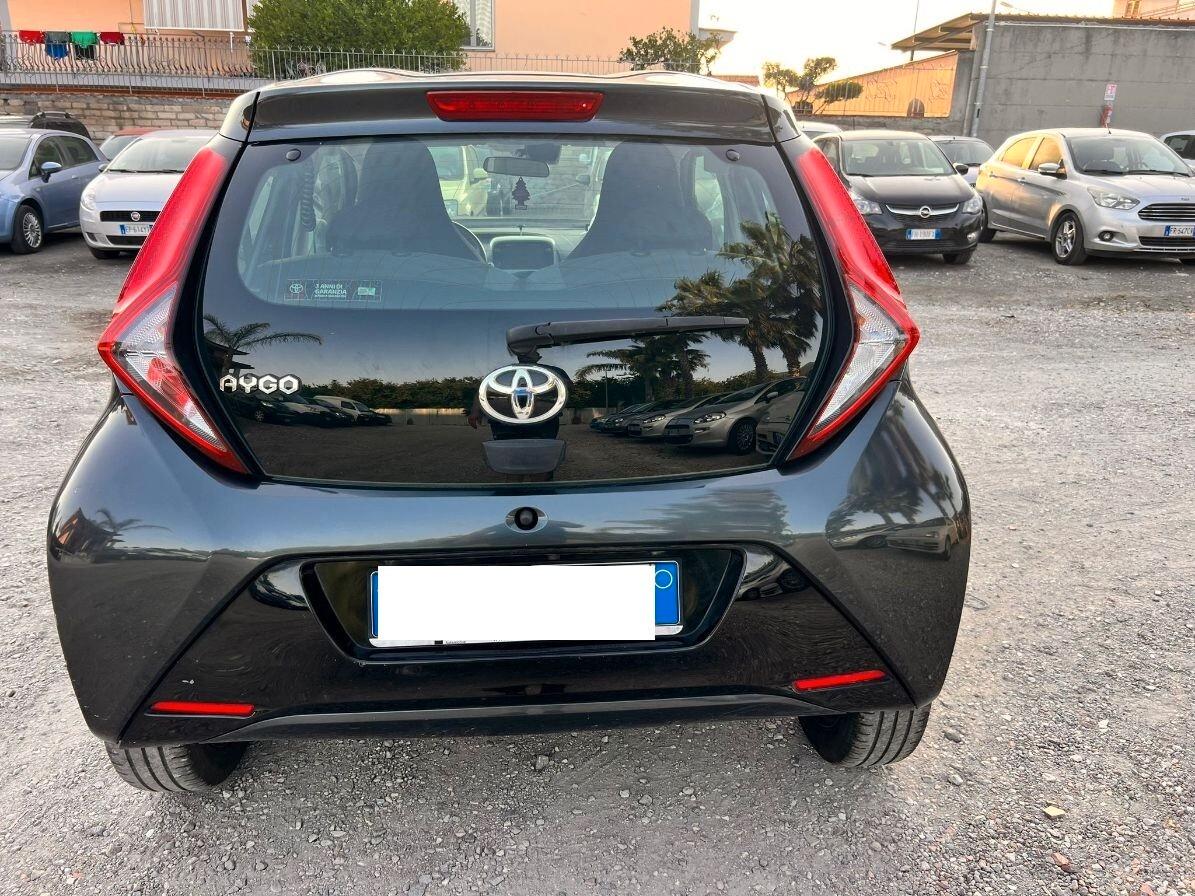 Toyota Aygo 1.0 VVT-i 72 CV 5 porte x-play MMT