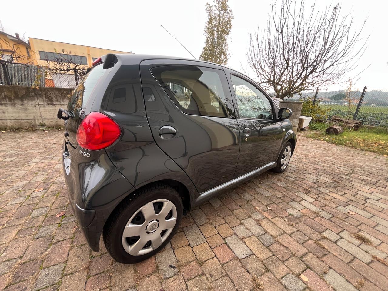 Toyota Aygo 1.0 12V VVT-i 5 porte Sol