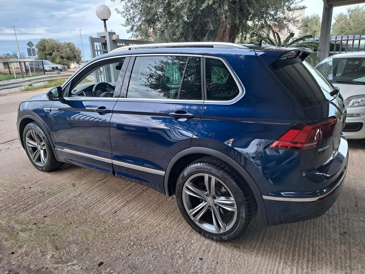 Volkswagen Tiguan 2.0 BiTDI SCR DSG 4MOTION Executive R-Line BMT