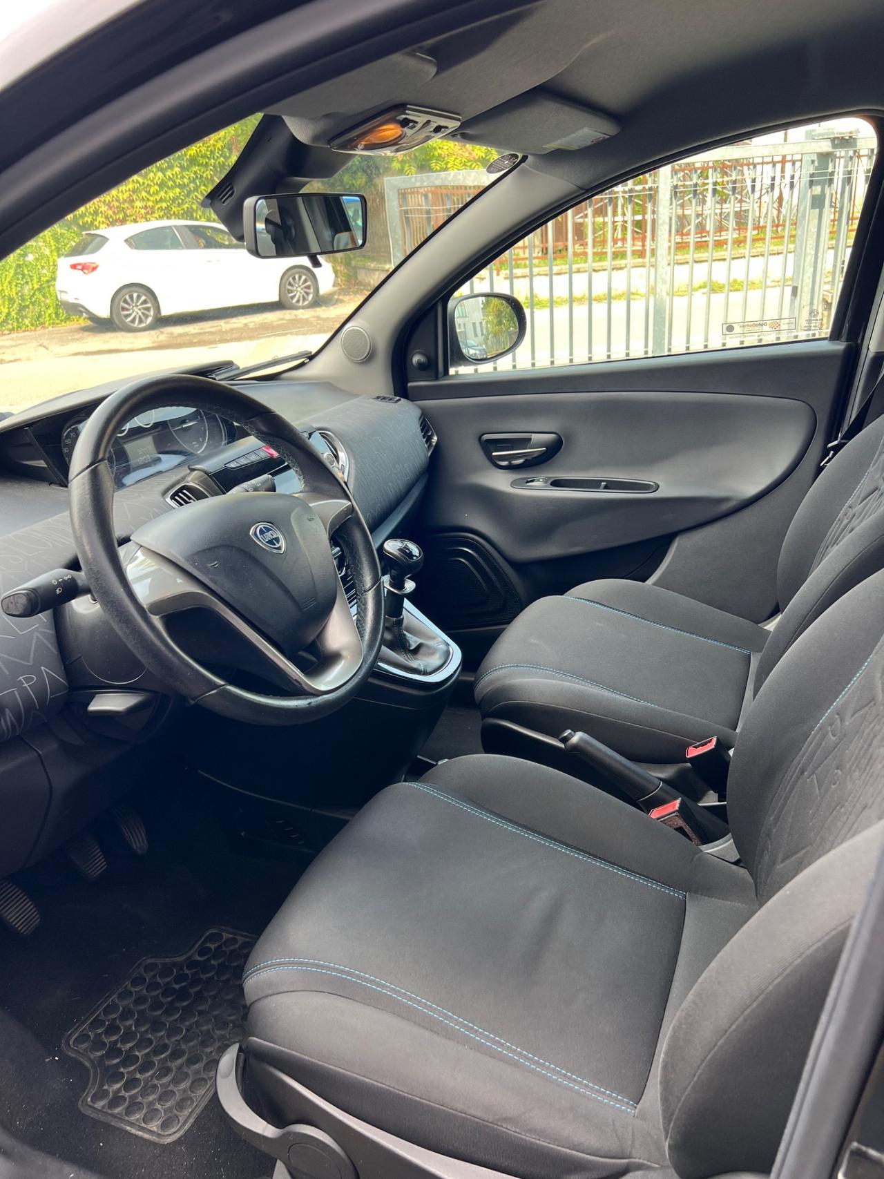 Lancia Ypsilon 1.2 69 CV 5 porte GPL Ecochic Elefantino blu