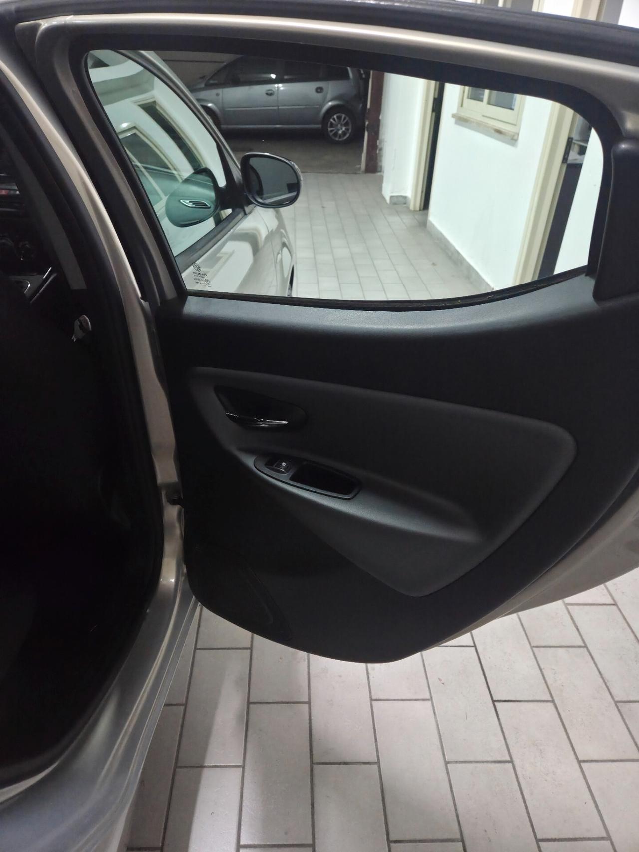 Lancia Ypsilon 0.9 TwinAir 85 CV 5 porte S&S Silver