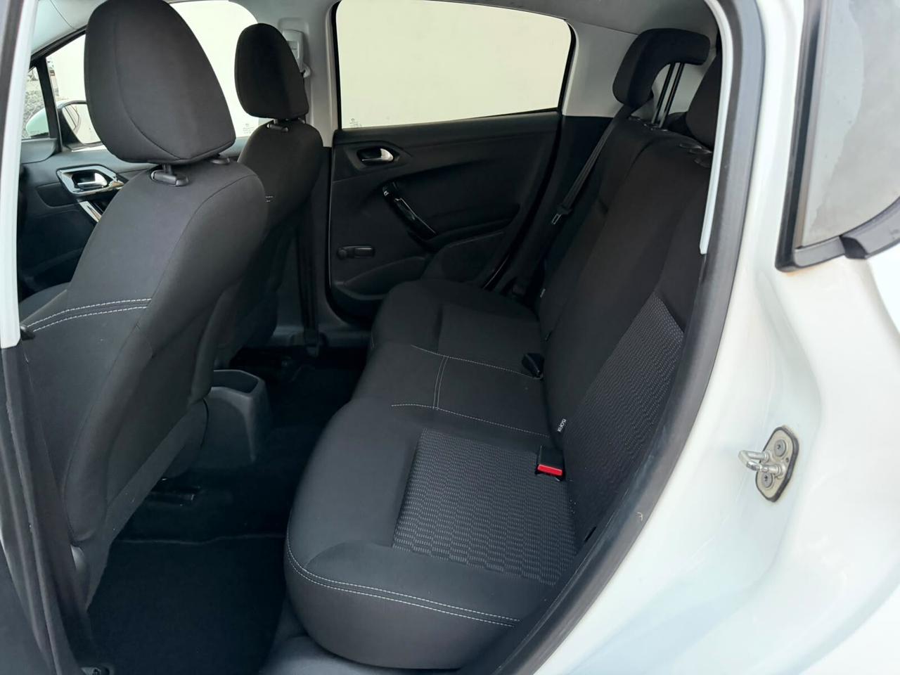 Peugeot 208 Allure AUTOCARRO 5 POSTI