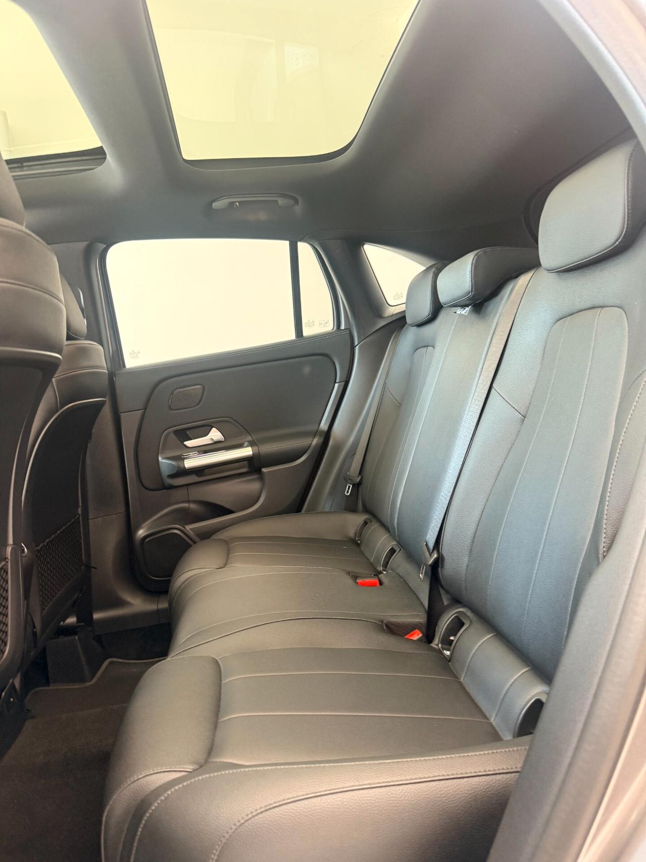 Mercedes-benz GLA 200 d Premium auto AMG TETTO APRIBILE,LUCI SOFFUSE,TELECAMERA,APPLE CARPLAY,SEDILI RISCALDABILI,VIRTUAL