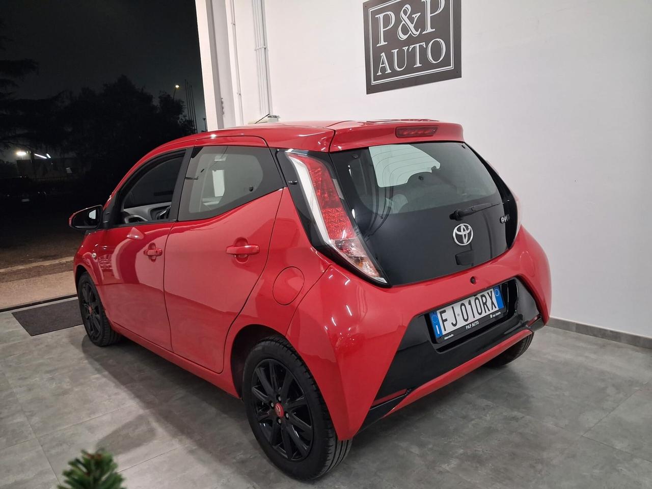 Toyota Aygo 1.0 VVT-i 69 CV 5 porte x-black TSS