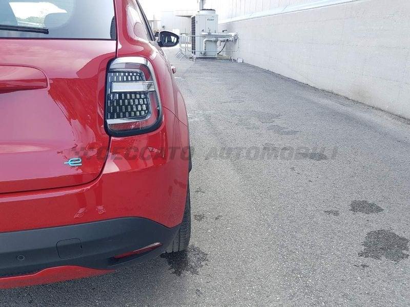 FIAT 600 600e - RED