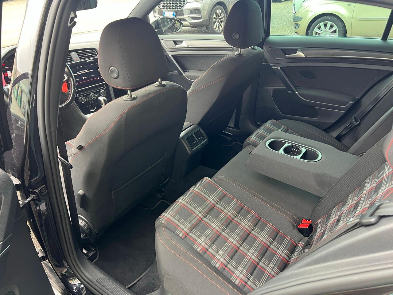 Volkswagen Golf GTI Performance 2.0 230 CV TSI DSG