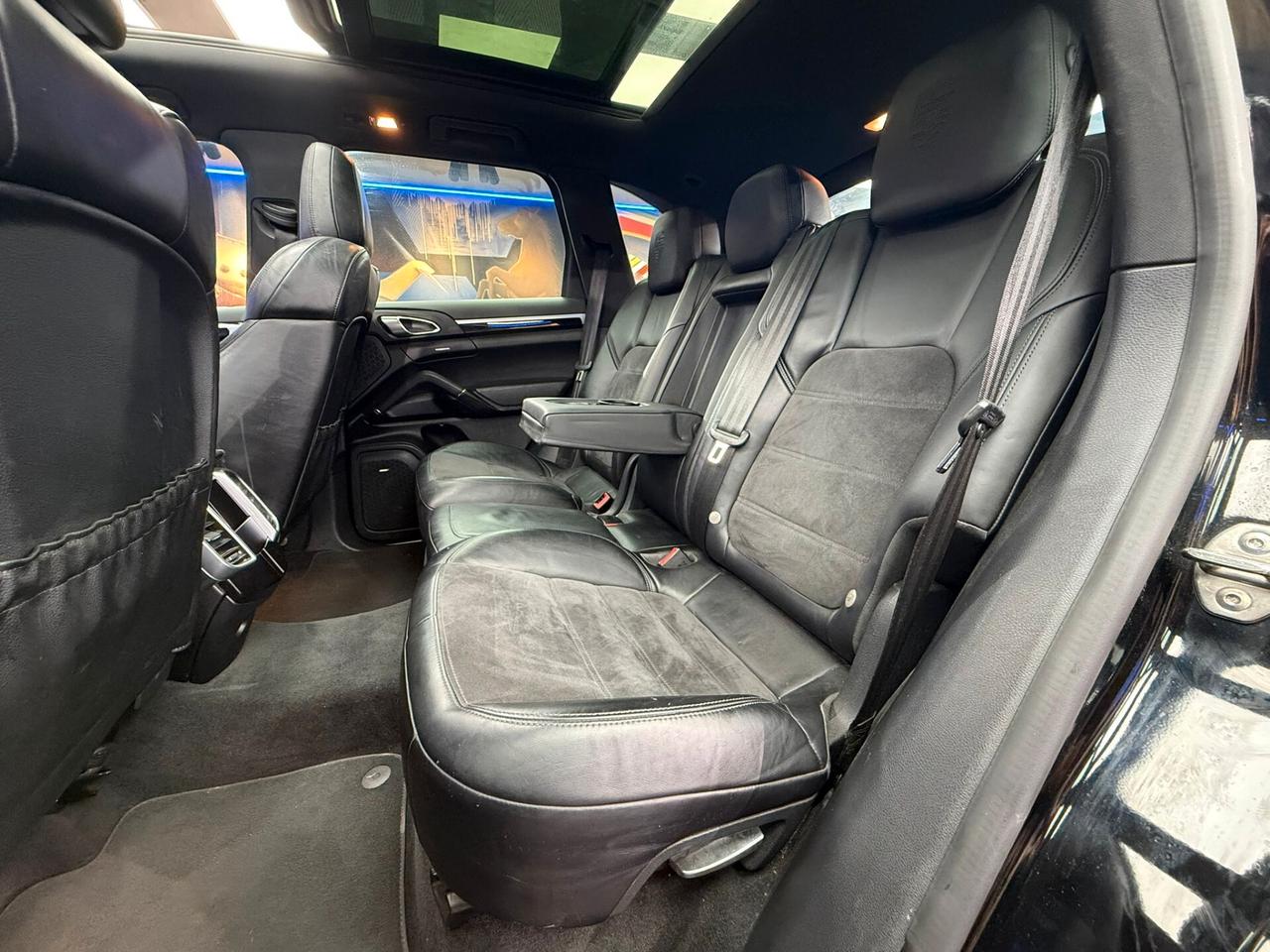 Porsche Cayenne 4.1 S DIESEL PLATINUM EDITION (598)