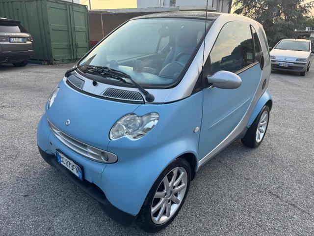SMART ForTwo Stupenda. Bellissima 700 coupé grandstyle (45 kW)