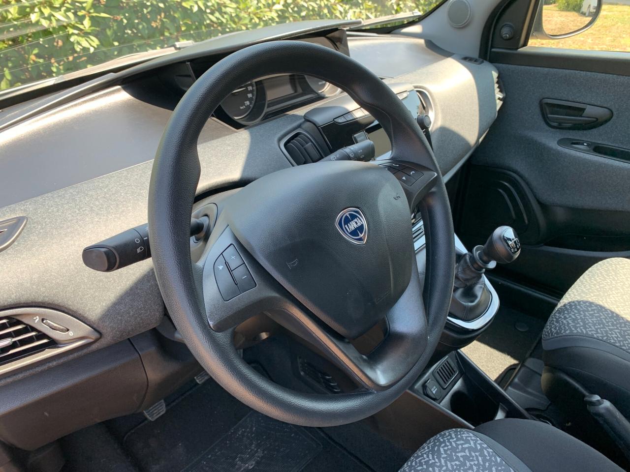 Lancia Ypsilon 1.0 FireFly 5 porte S&S Hybrid Silver Plus