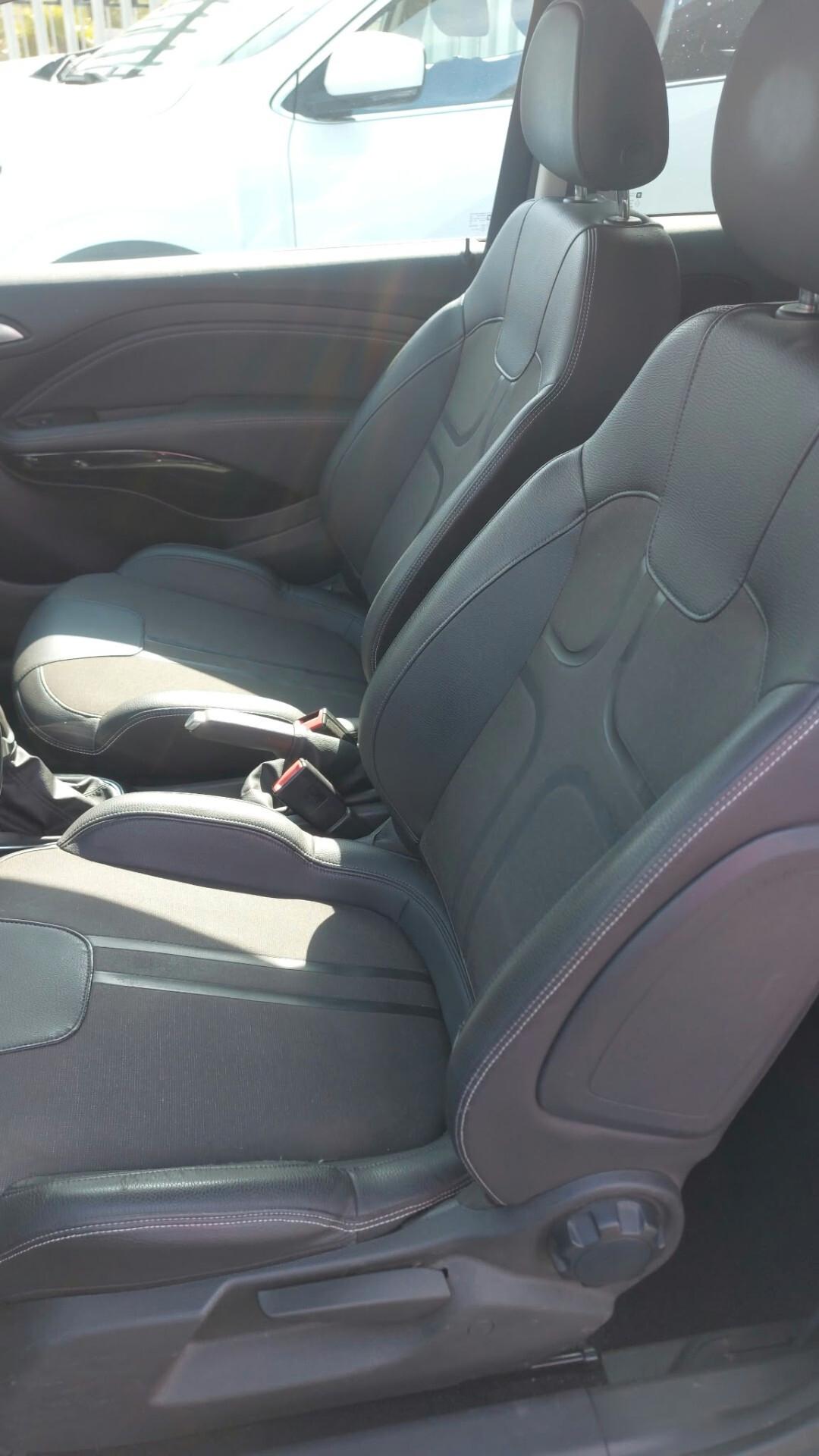 Opel Adam 1.2 70 CV Black Jack