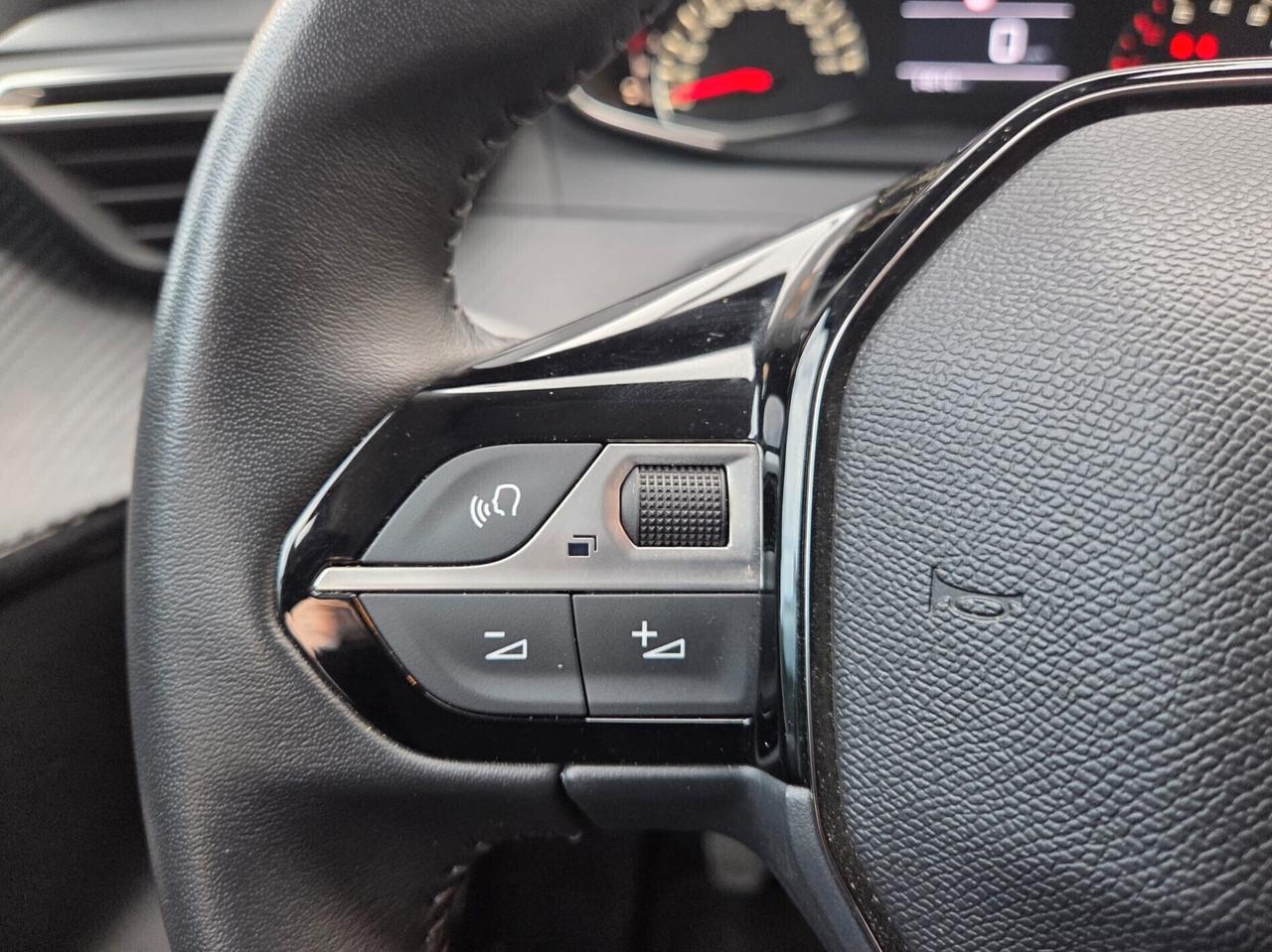 Peugeot 208 PureTech 75 cv STYLE