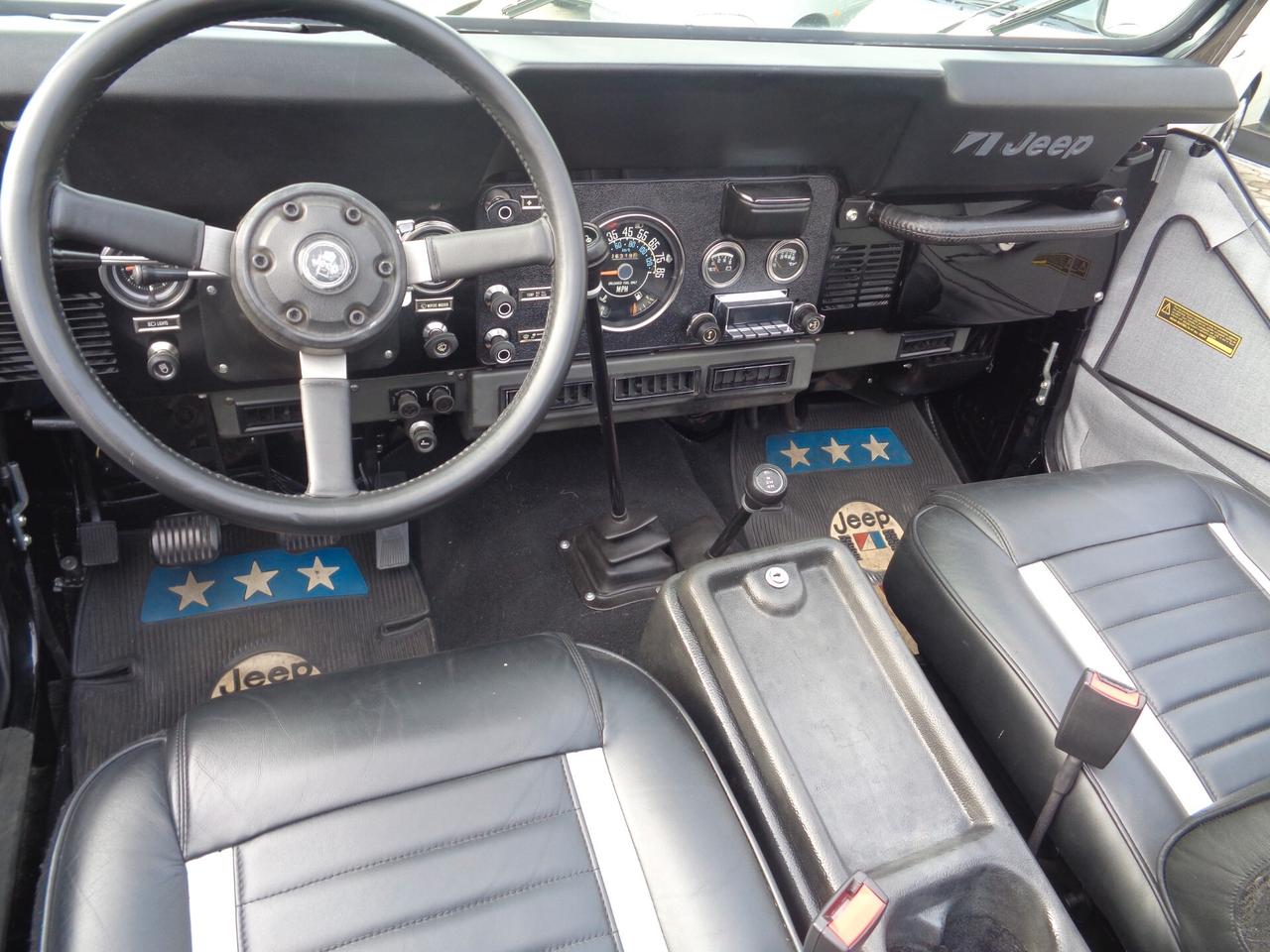 Jeep CJ-7 GOLDEN EAGLE (LAREDO)