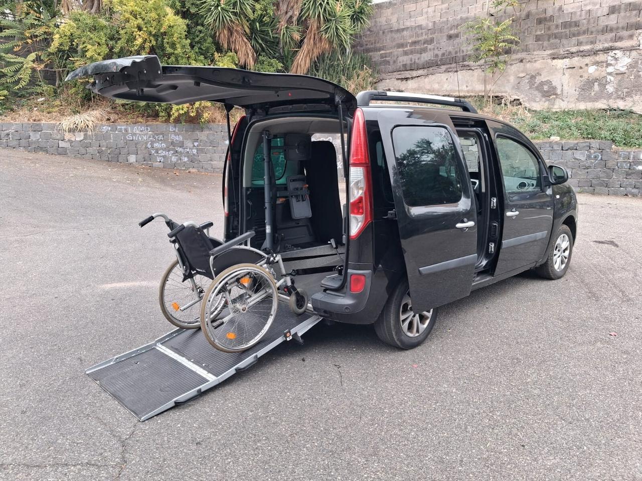 Renault Kangoo Pianale ribassato con rampa disabili in carrozzina