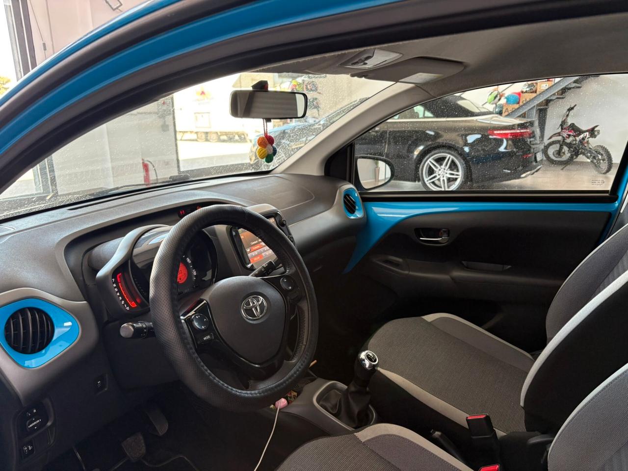 Toyota Aygo Connect 1.0 VVT-i 72 CV 5 porte x-play