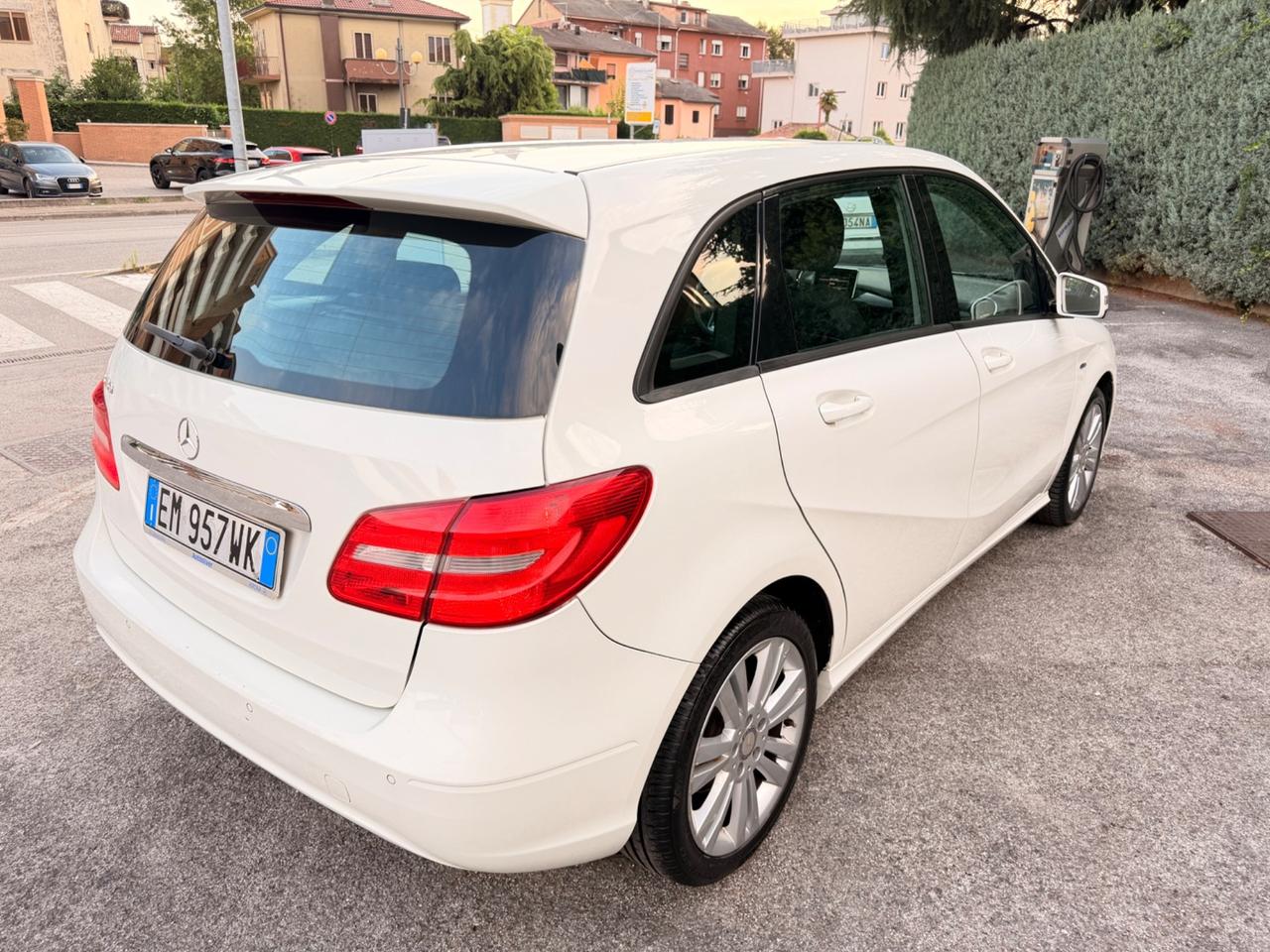 Mercedes B 180 BENZINA NEOPATENTATI GARANZIA 12/24M