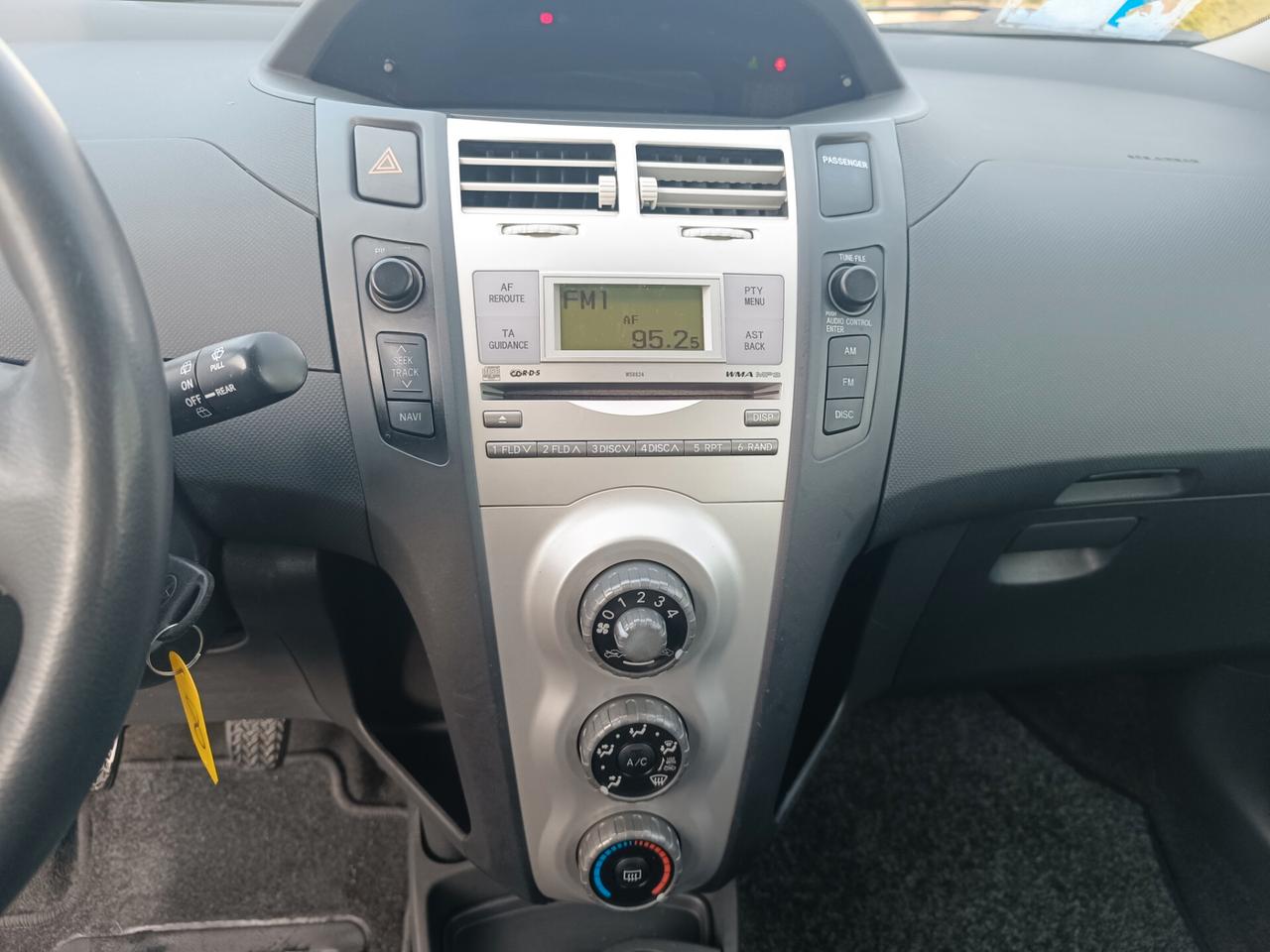 Toyota Yaris 1.0 SOLO 99.000 KM NEOPATENTATI