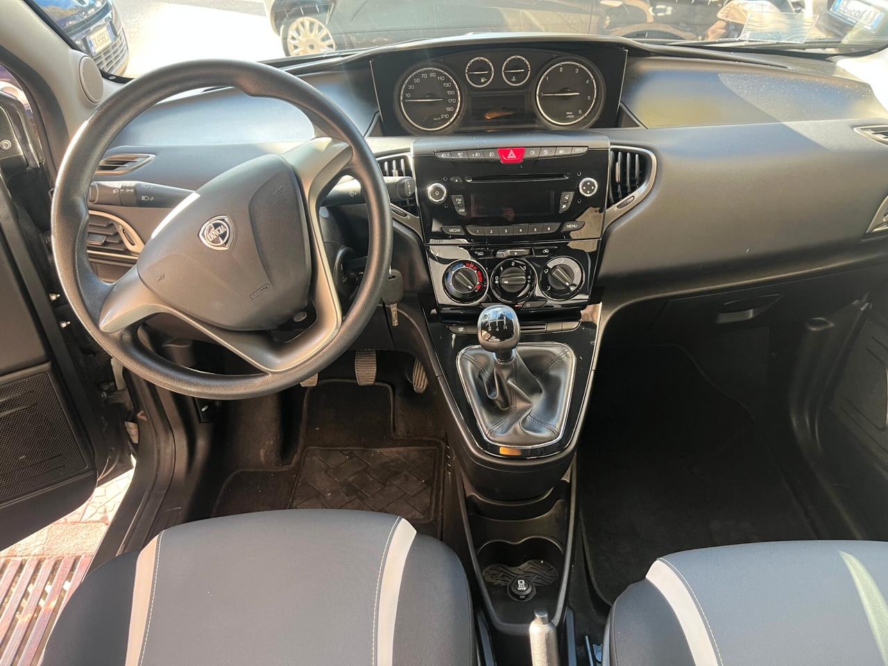 Lancia Ypsilon 1.3MJT 95CV 5p perfetta garantita-15