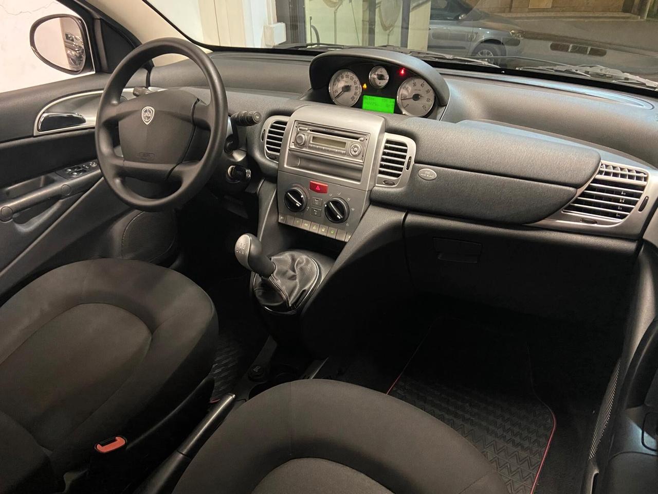 Lancia Ypsilon 1.3 MJT 75 CV Diva