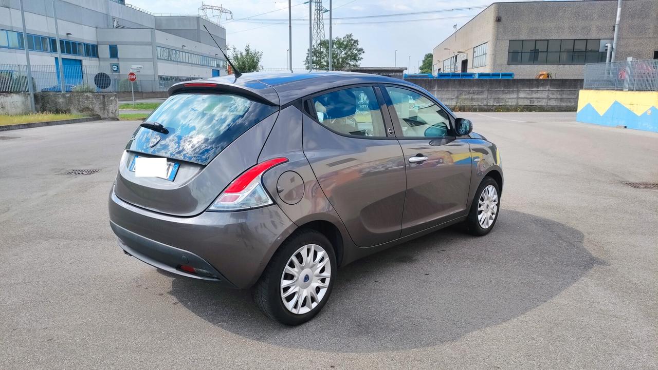 Lancia Ypsilon 1.2 5 p. GPL Ecochic NEOPATENTATI - 2013