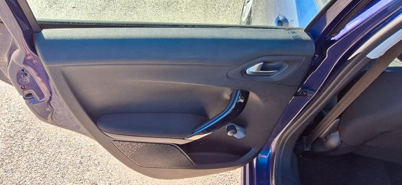 Peugeot 208 1.4 HDi 68 CV 5 porte Allure