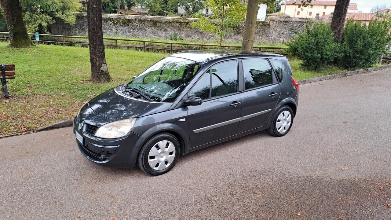 Renault Scenic Grand Scénic 1.9 dCi/130CV