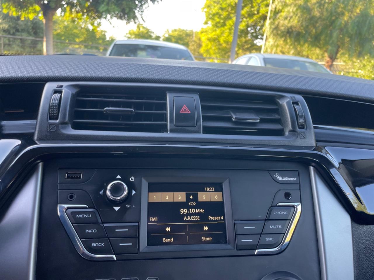 Mahindra KUV100 1.2 VVT M-Bifuel(GPL) K6+ GPL