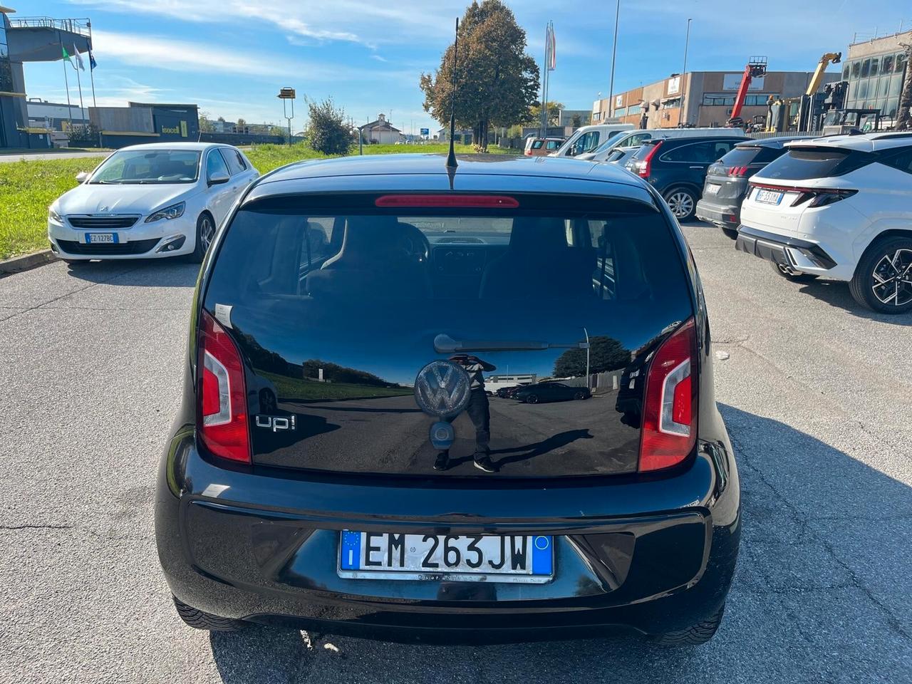 Volkswagen up! High 1.0 75cv