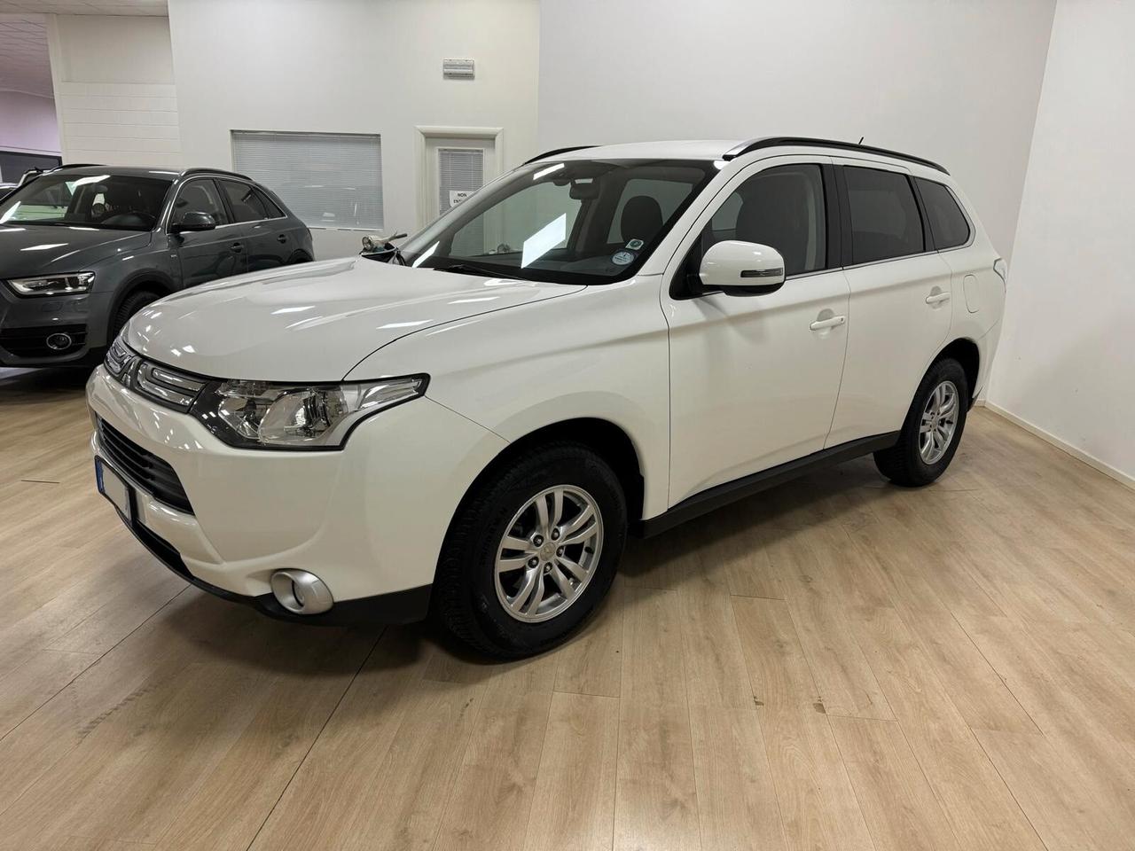Mitsubishi Outlander 2.2 DI-D 4WD Intense
