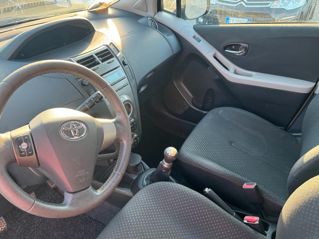 Toyota Yaris 1.0 5 porte