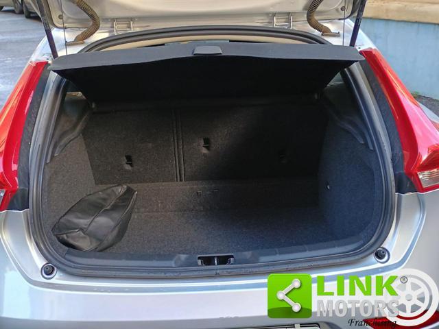 VOLVO V40 D2 1.6 Summum