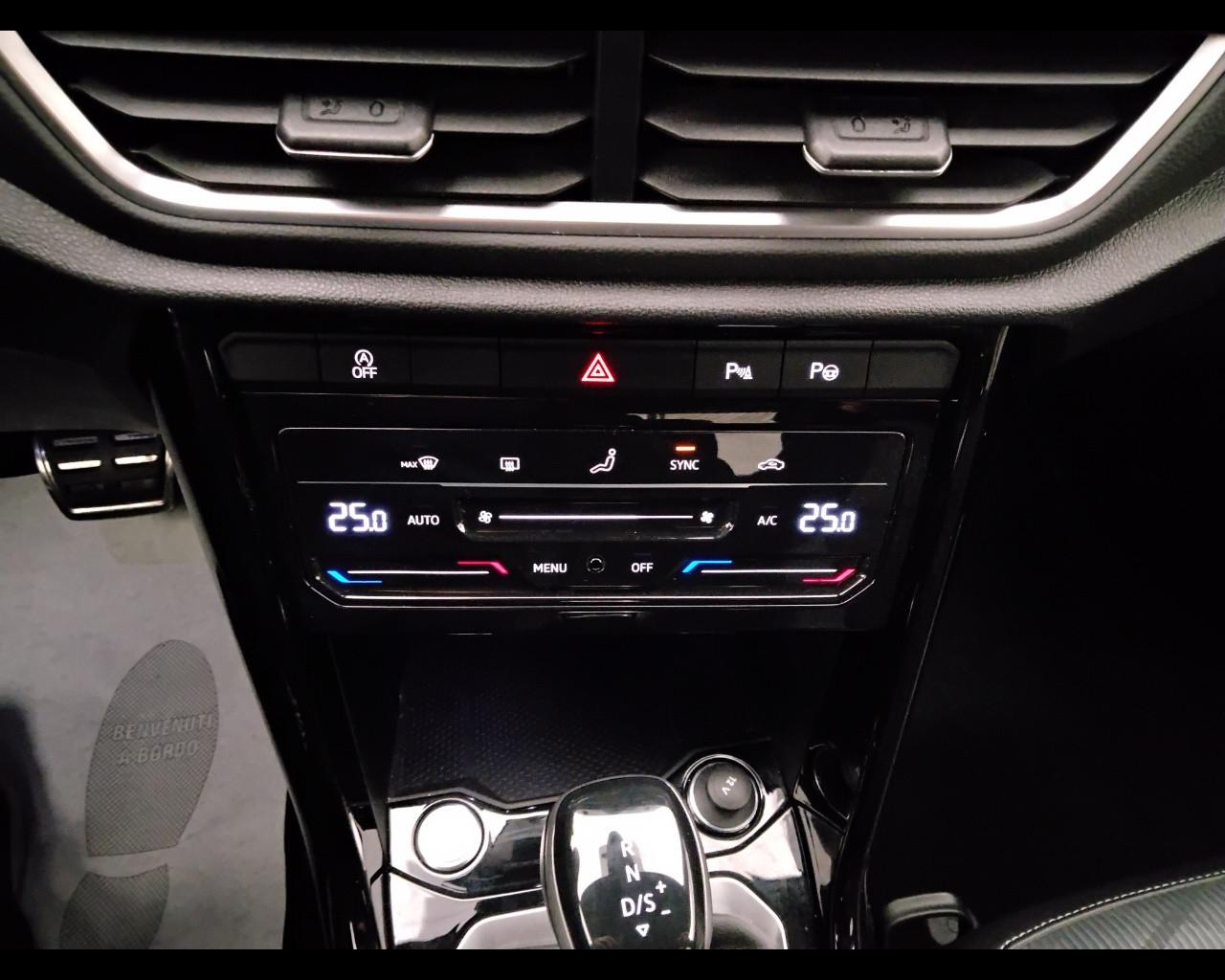 VOLKSWAGEN T-Roc 2022 - T-Roc 1.5 tsi R-Line dsg