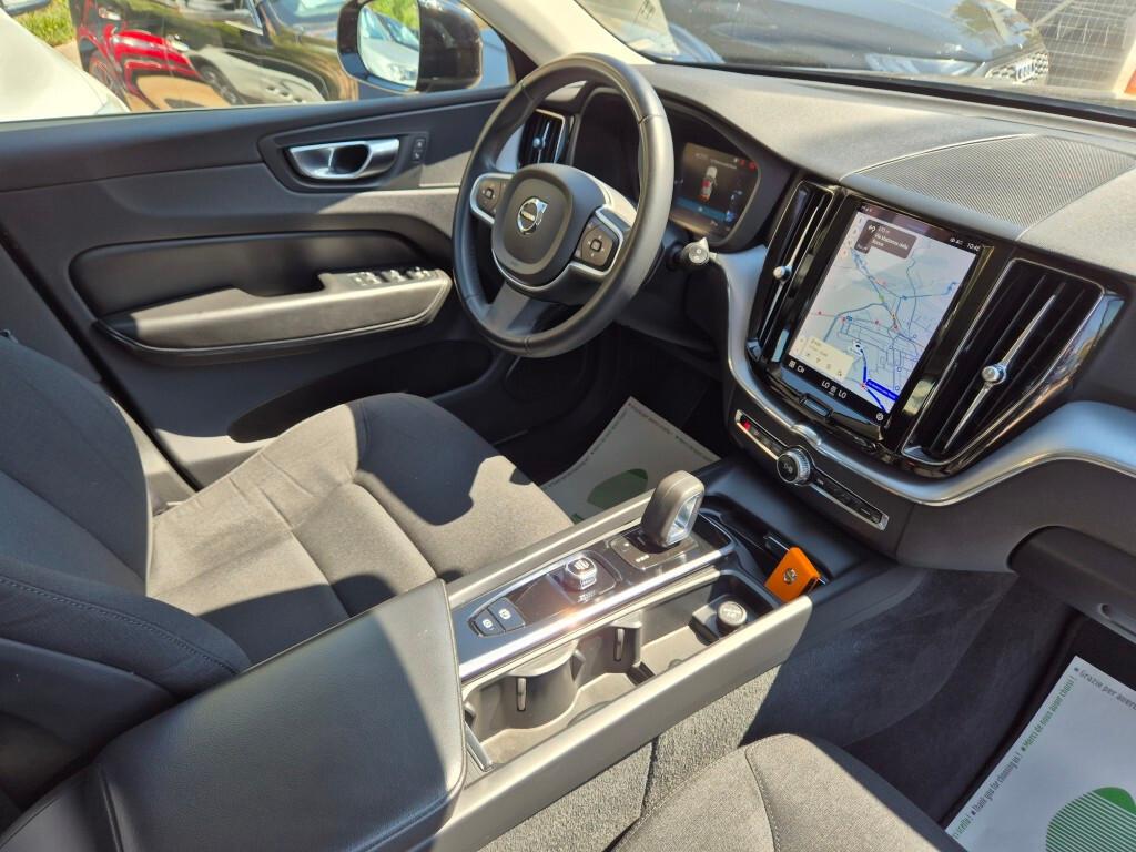 Volvo XC60 B4 (d) AWD automatico Momentum