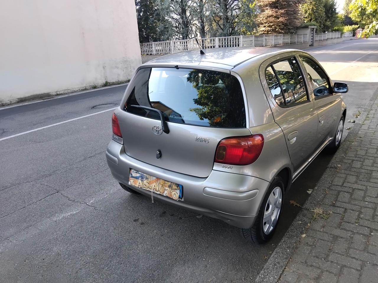 Toyota Yaris 1.0i 16V cat 5 porte KM 130 IDEALE PER NEO PATENTATI A 2.499 EURO