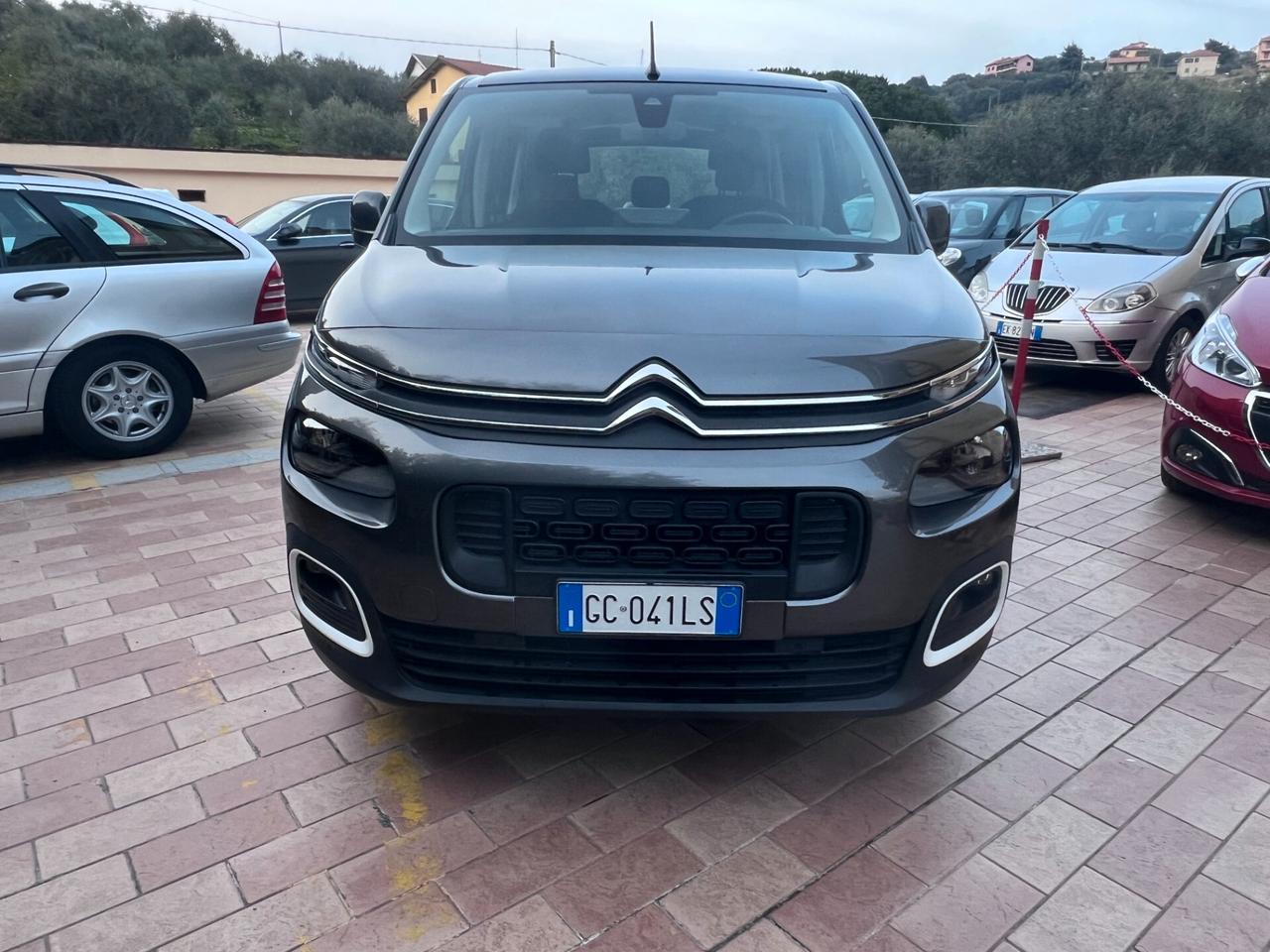 Citroen Berlingo PureTech 130 CON PEDANA DISABILI