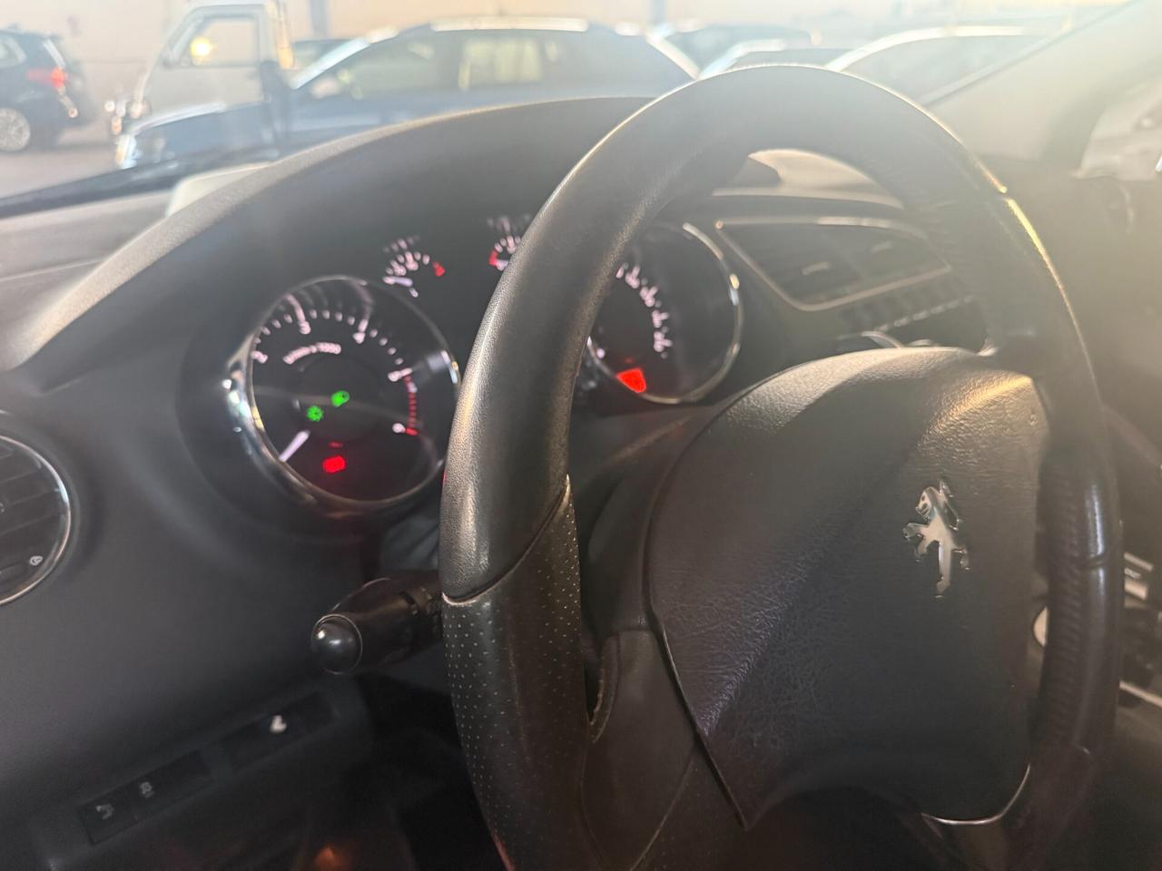 Peugeot 3008 1.6 HDi 115CV Business