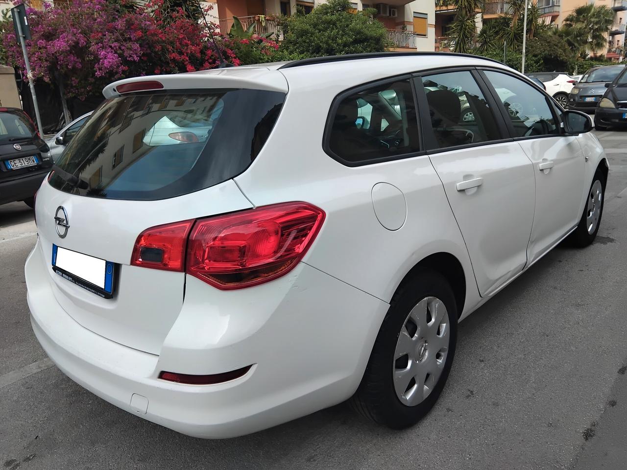 OPEL ASTRA 1.4 STATION WAGON CON PROBLEMI AL MOTORE