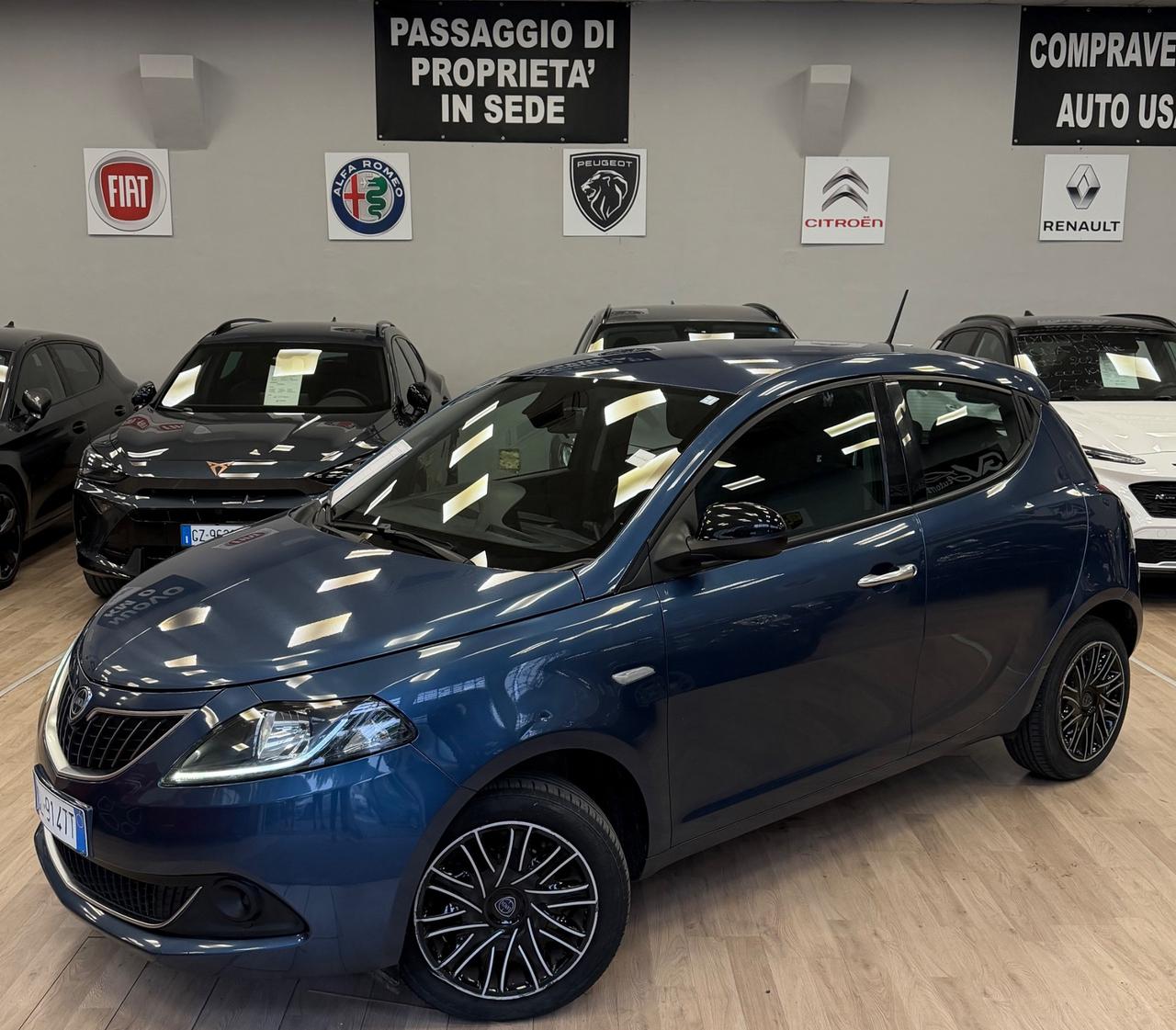 Lancia Ypsilon 1.0 FireFly 5 porte S&S Hybrid Silver