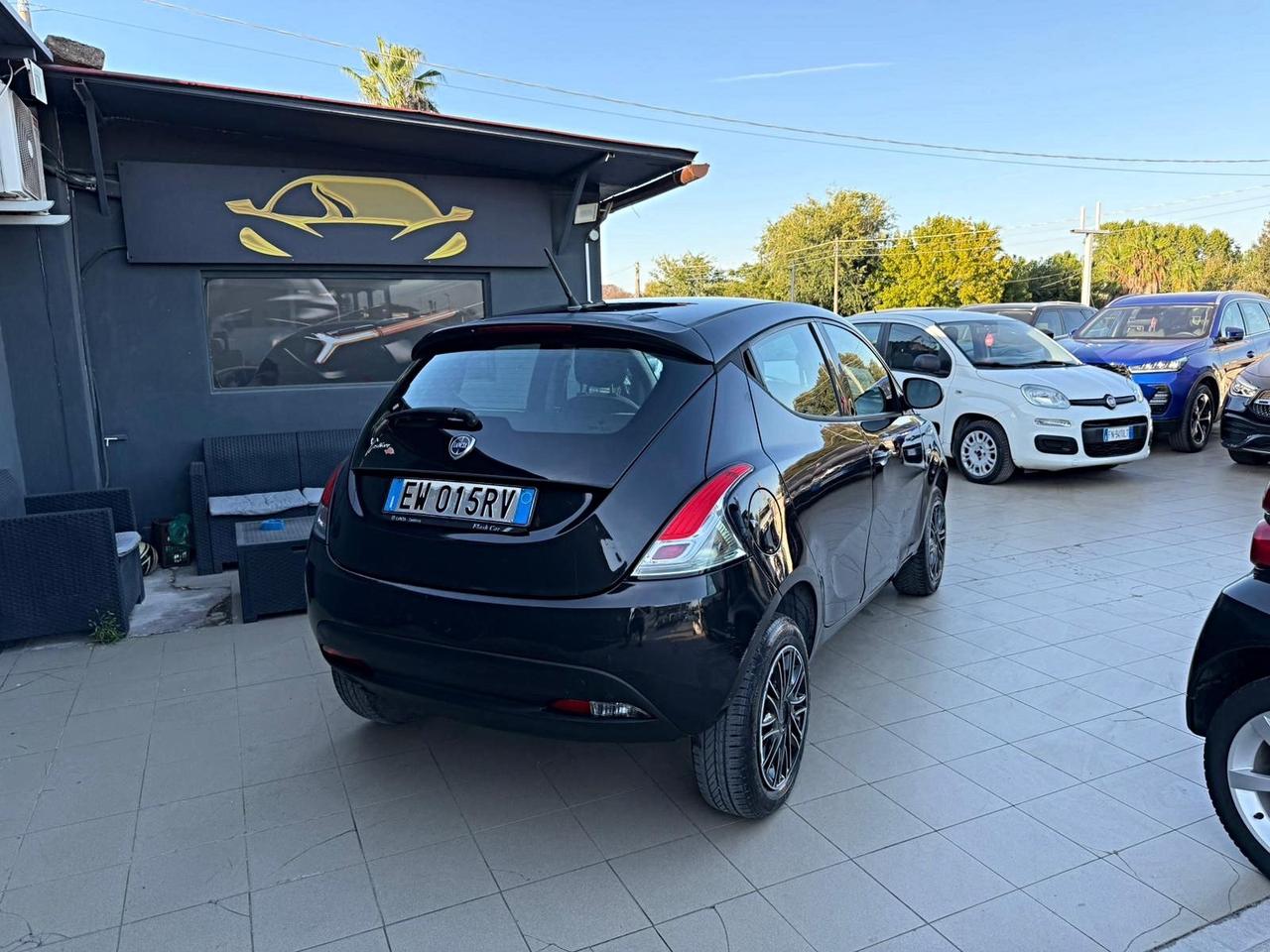 Lancia Ypsilon 0.9 TwinAir 85 CV 5 porte Metano Ecochic Elefantino