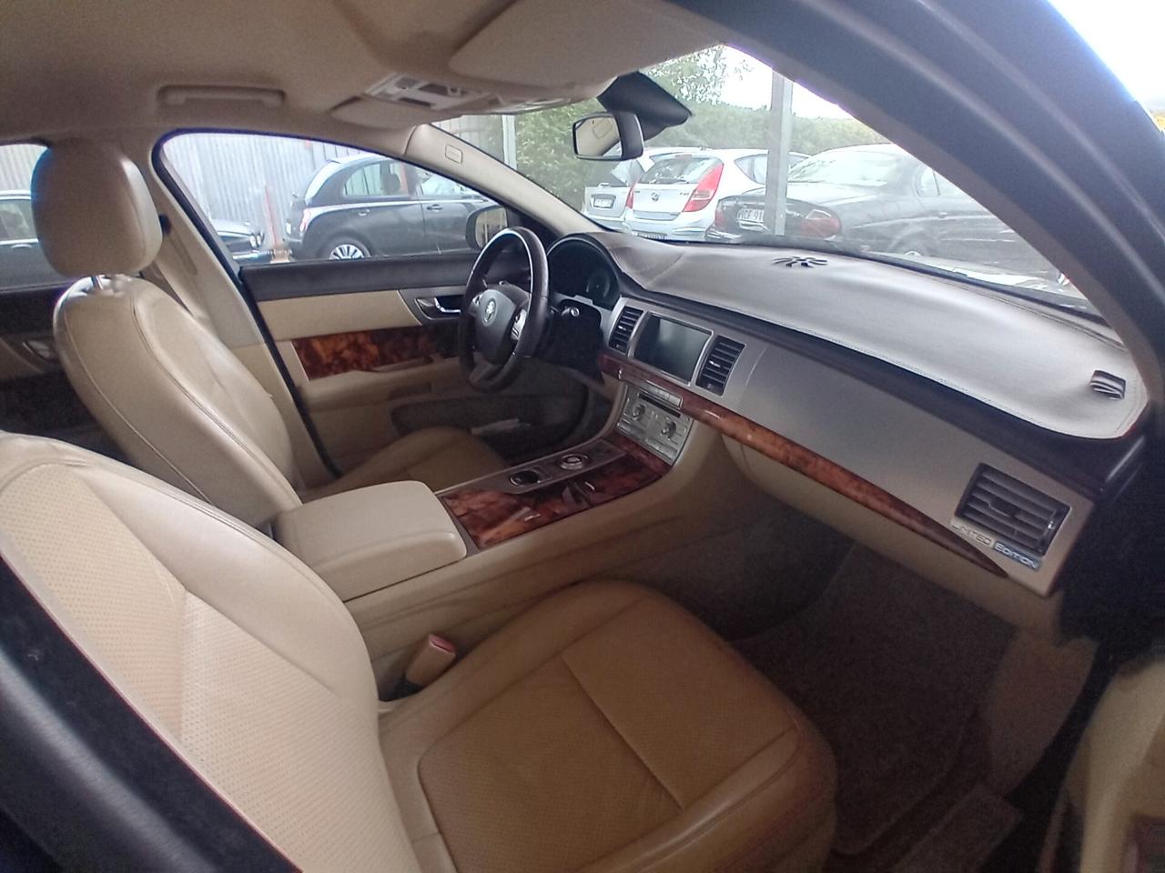 Jaguar XF 2.7D V6 Premium Luxury