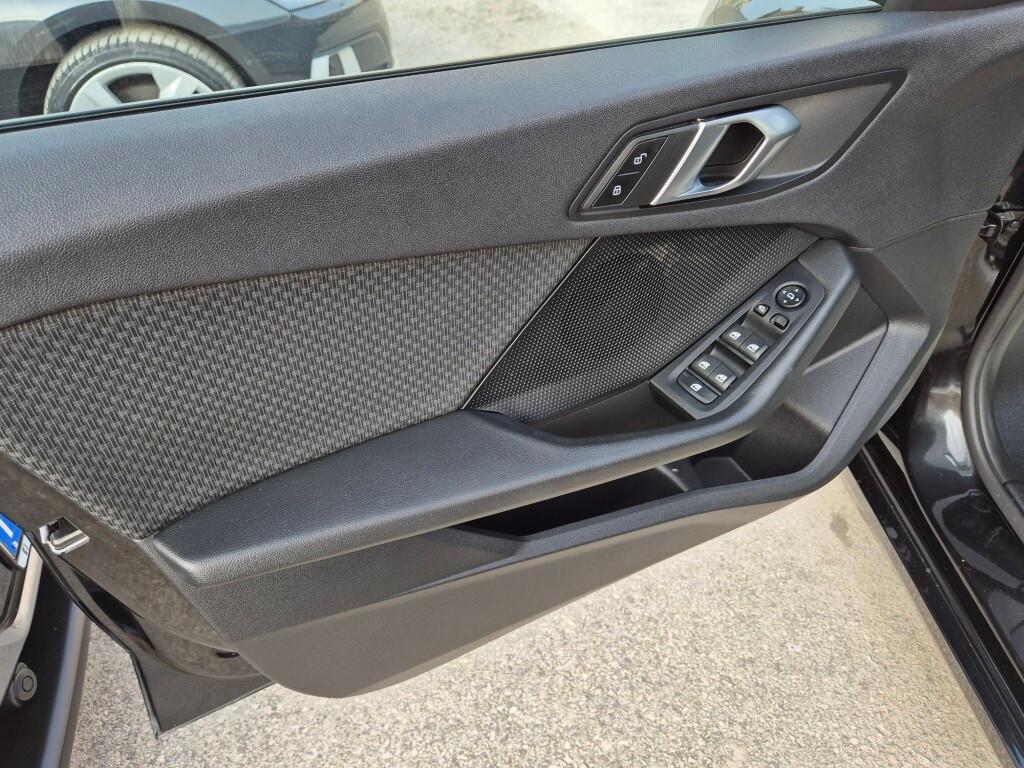 Bmw 116 116d 5p. Business Advantage