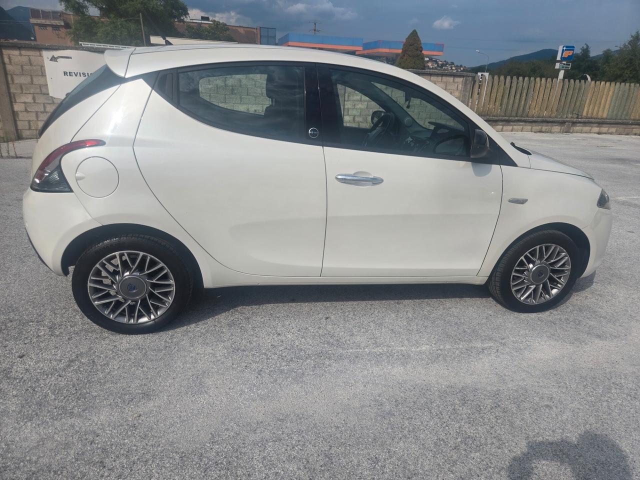 Lancia Ypsilon 1.2 69 CV 5 porte GPL Ecochic Gold