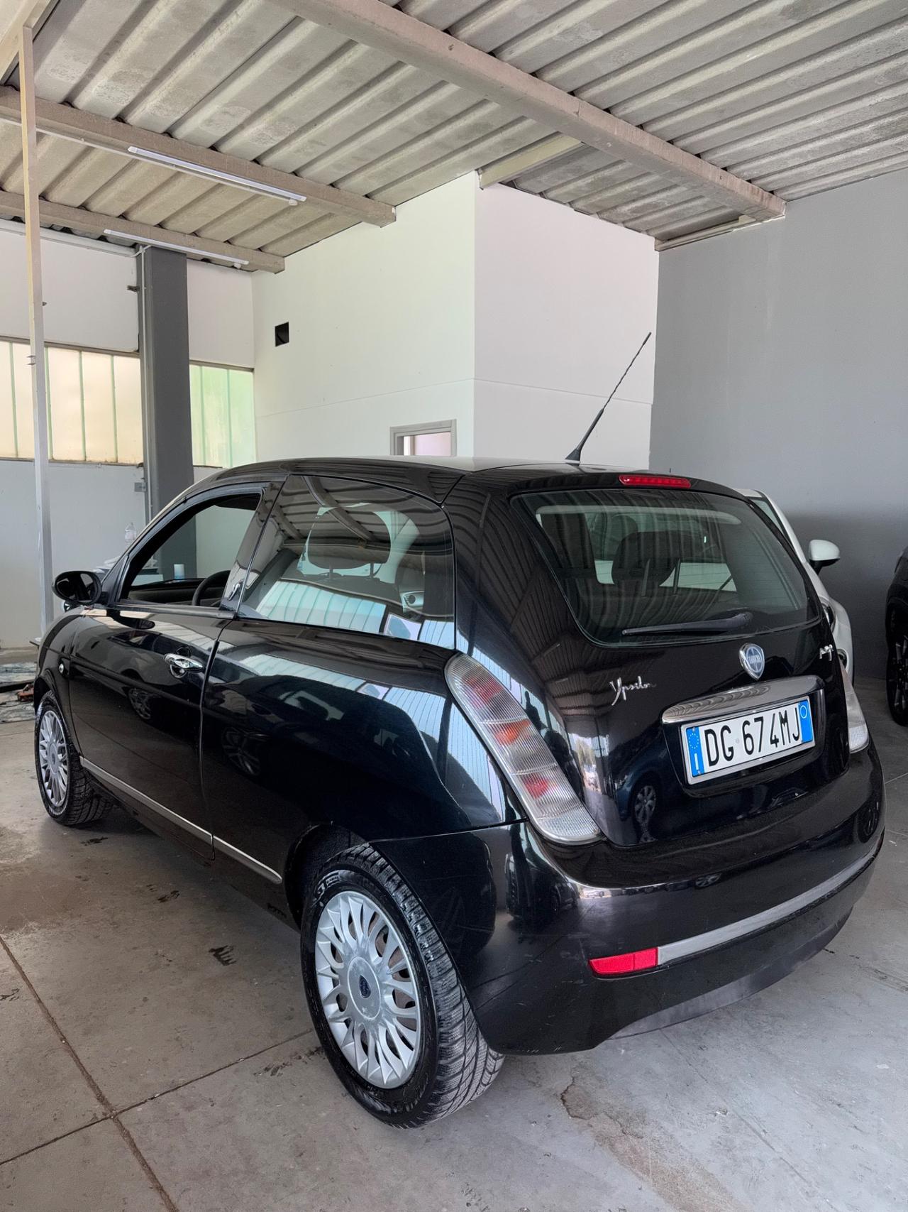 Lancia Ypsilon 1.3 MJT 90 CV Platino