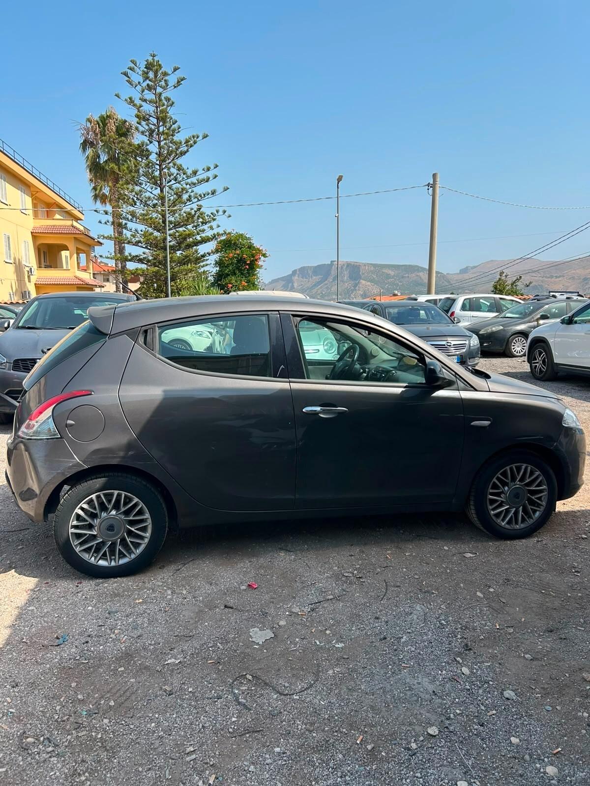 Lancia Ypsilon 1.2 69 CV Unyca VISTA E PIACIUTA